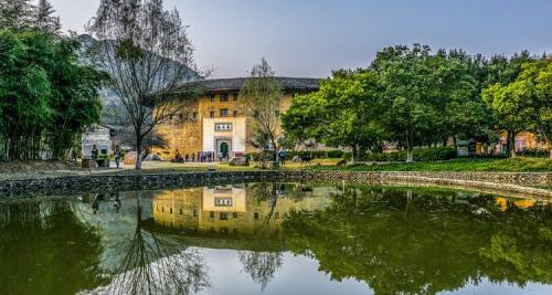 厦门+鼓浪屿+福建土楼+泉州+东山岛+小嶝岛8日7晚跟团游·1人起订 国际5钻/5星连住·厦门艾美/喜来登/温德姆等 除东山岛外，均安排18人内团