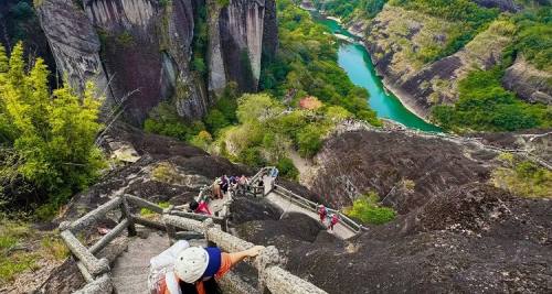 武夷山+天游峰3日2晚自由行·【比跟团游更划算】-拼车游【保证竹筏票】丨5钻酒店连住+专车车送站丨登天游观景+一线天奇景+万春园【赠】采茶制茶+汉服体验【赠】全程导游精讲