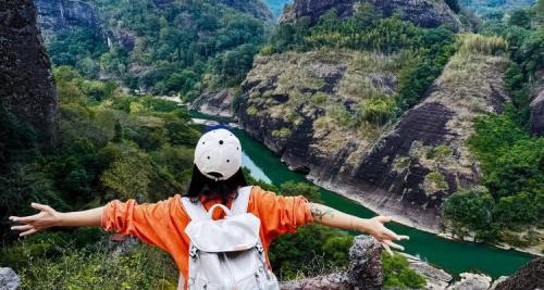 武夷山+天游峰3日2晚自由行·【比跟团游更划算】-拼车游【保证竹筏票】丨5钻酒店连住+专车车送站丨登天游观景+一线天奇景+万春园【赠】采茶制茶+汉服体验【赠】全程导游精讲