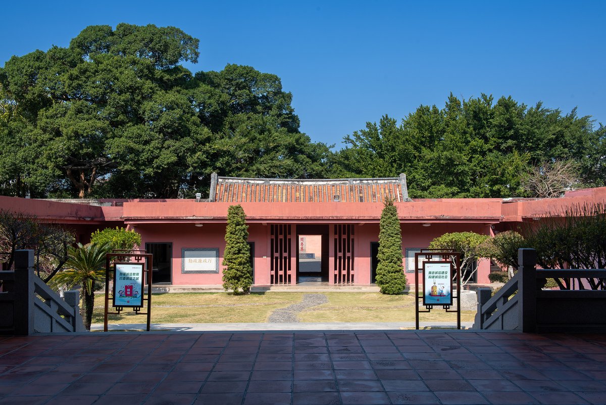 南澳大桥→长山尾灯塔→出海体验 → 北回归线标志塔→ 青澳湾