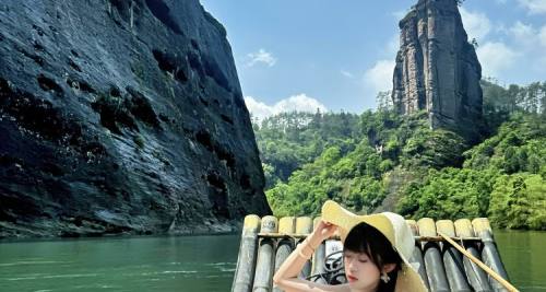 武夷山3日2晚自由行·【12人小团拼车游·诗意山水之旅】中心5钻酒店&天游峰登高&九曲泛舟-赠免费品茗当地特色大红袍｜24小时线上管家服务