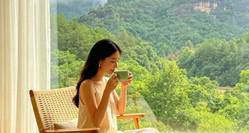 武夷山主景+九曲溪漂流3日2晚拼小团·暑期热卖95折·5星山景房「8人拼小团」升级印象贵宾B席+保证竹筏票+2份高品餐+专业旅拍+往返高铁