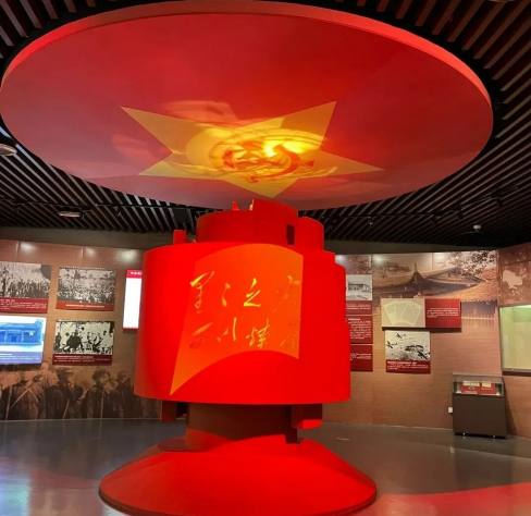 才溪红色展馆「红旗不倒」雕塑