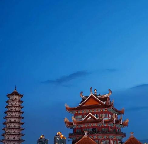 福州西禅寺报恩塔与古建夜景