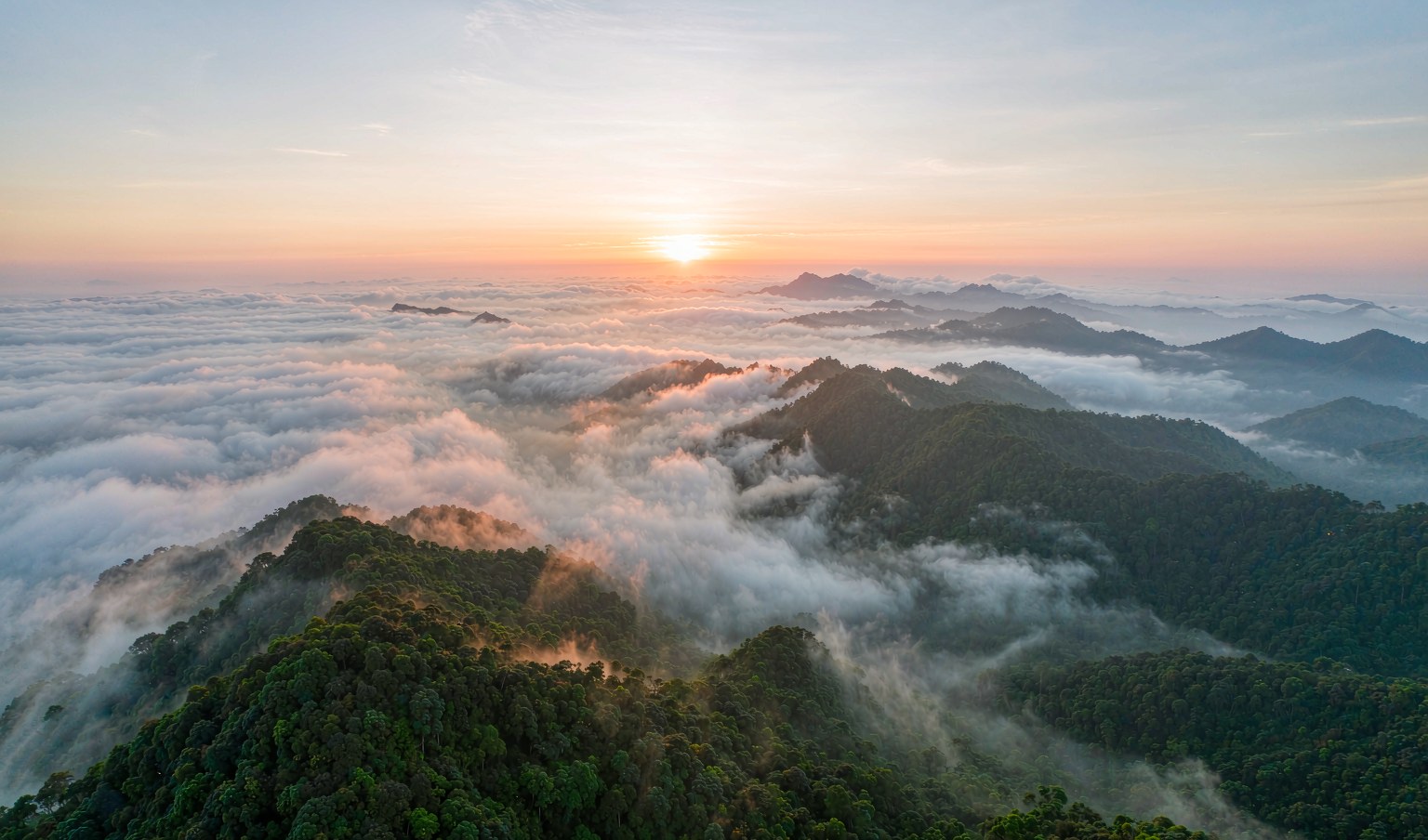 龙岩梅花山一带的山林与云海
