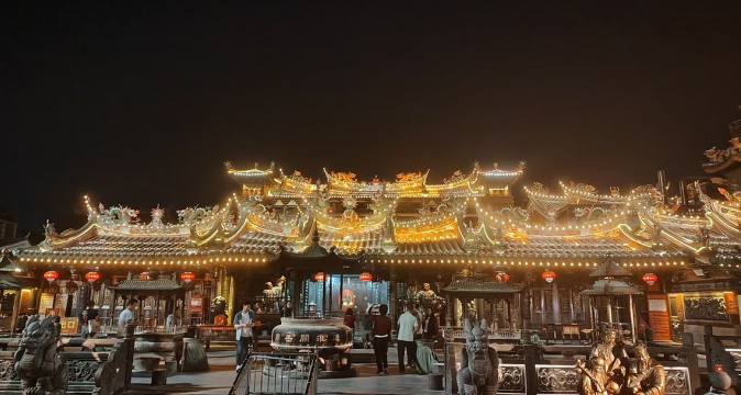 泉州1天古城深度讲解 · 开元寺双塔/清净寺/西街 · 世遗点位串讲 · 行程可定制