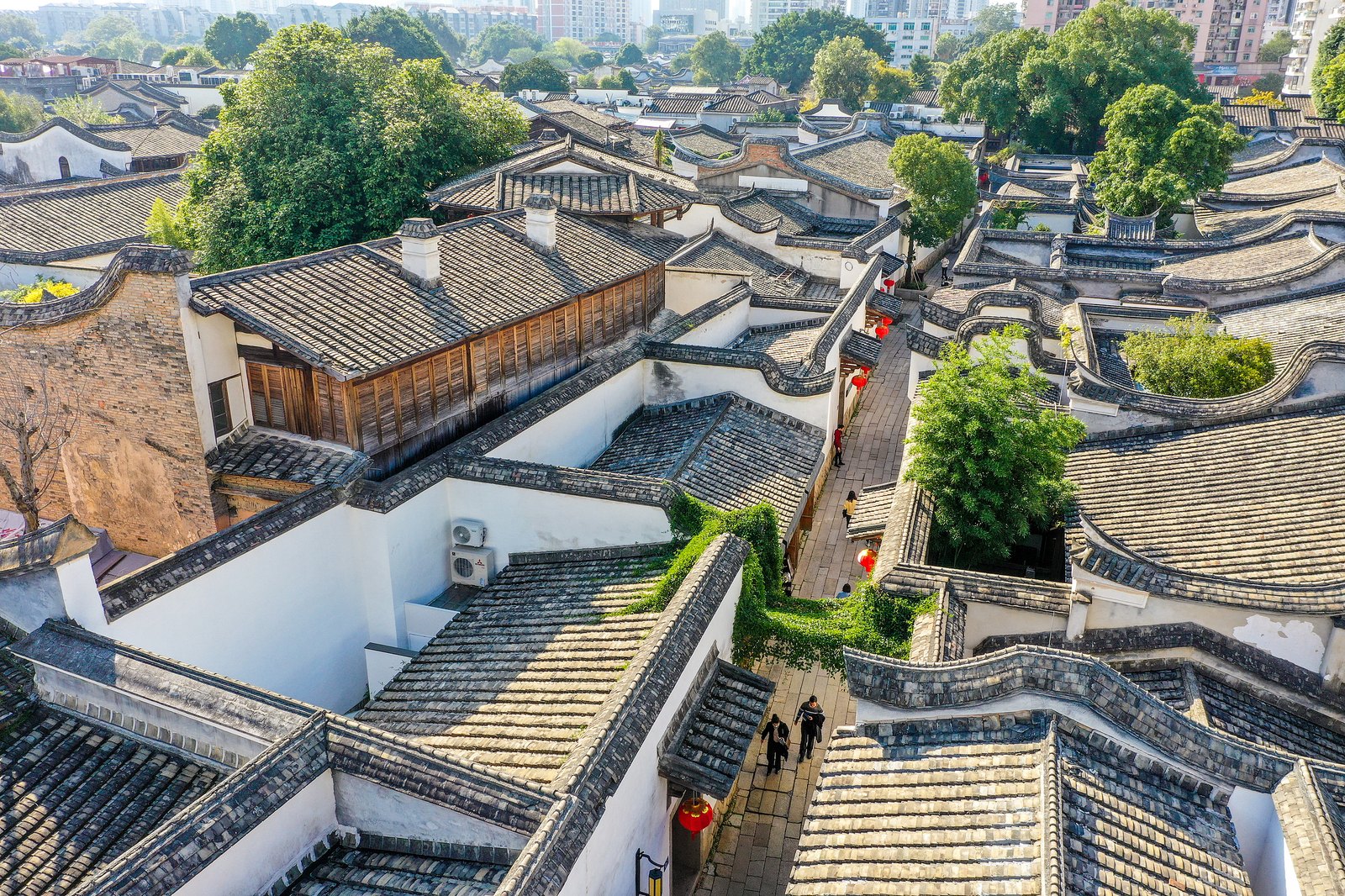 福州三坊七巷白墙黛瓦的古建筑群俯瞰
