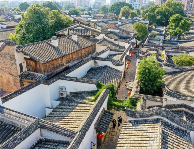 在福州找地接旅行社怎么判断靠不靠谱？行程、用车与合同怎么核对