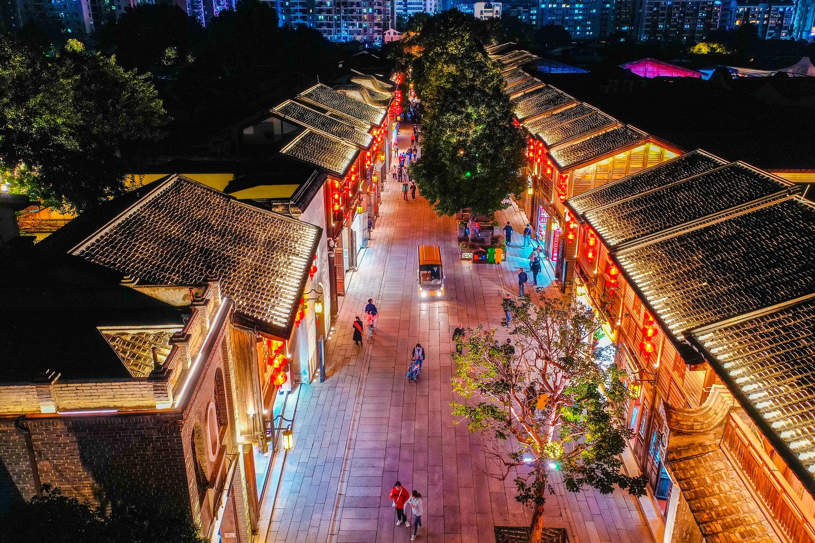 福州三坊七巷南后街夜间灯火与石板街