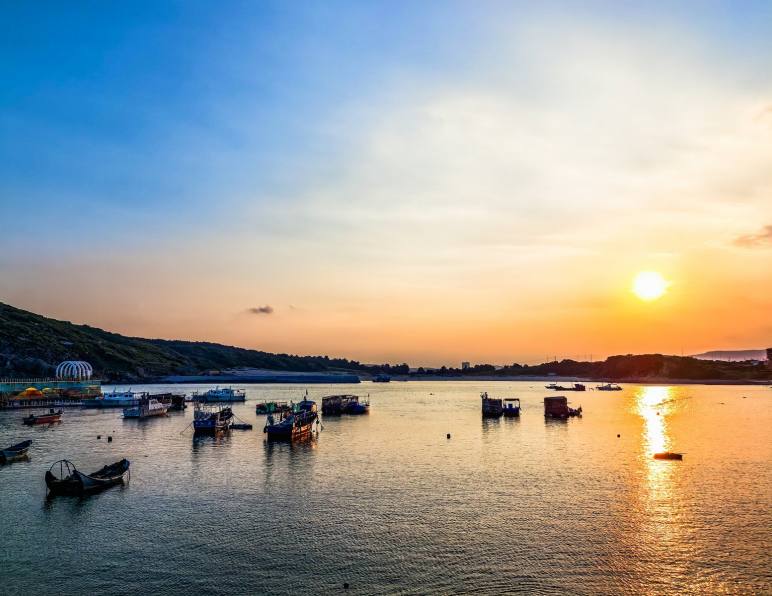平潭这两天海况转好，旅行社能带你出海和上离岛吗？