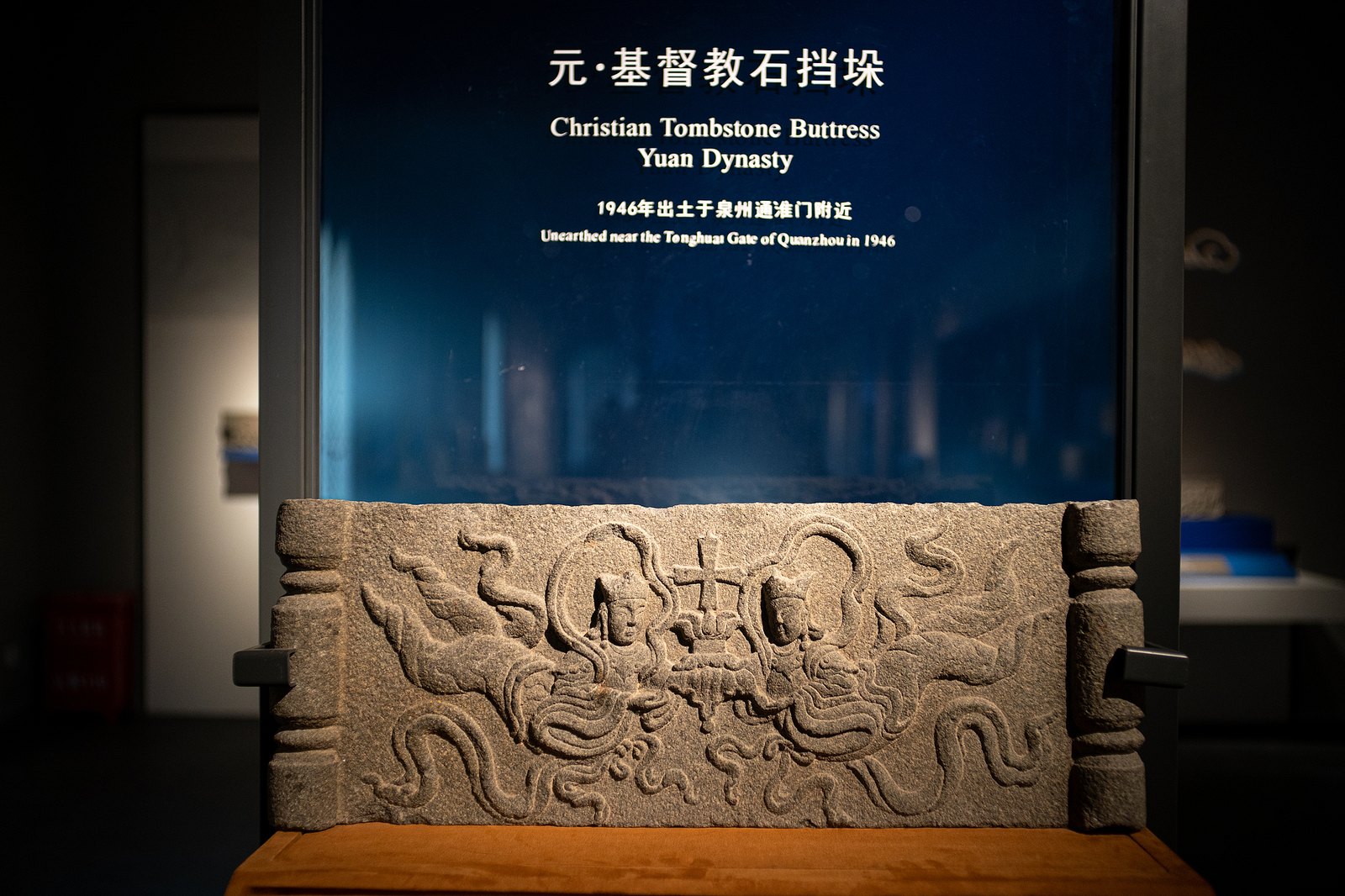 泉州海外交通史博物馆展厅内的宗教石刻陈列
