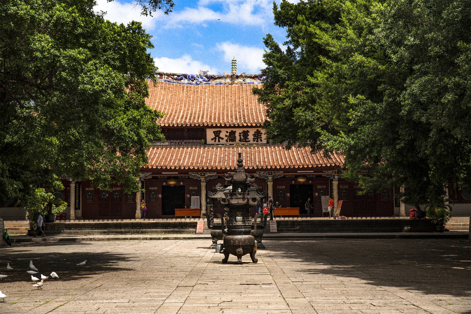 泉州开元寺东西塔与红砖古厝