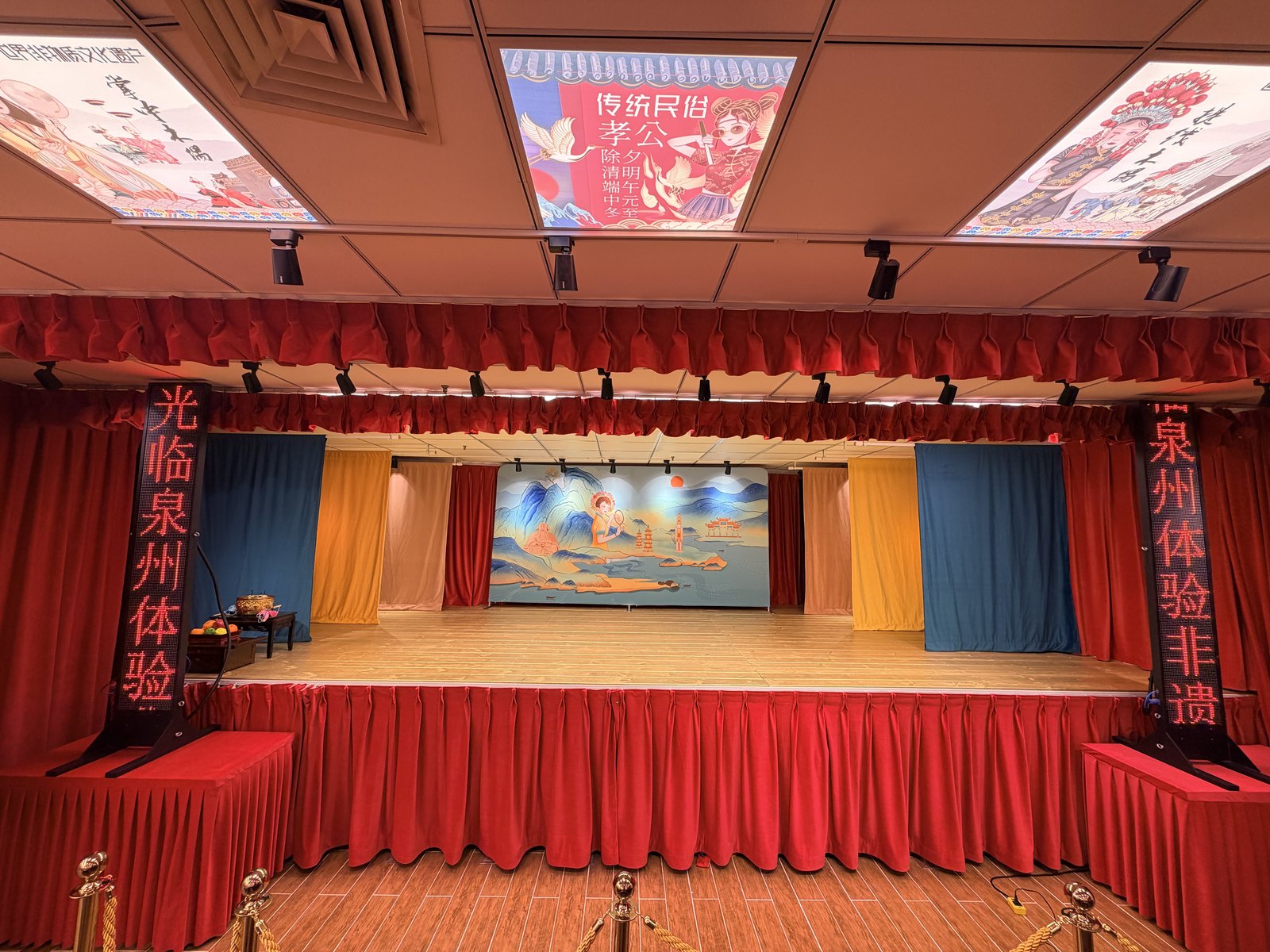 泉州西街木偶戏的剧场舞台与非遗演出场地