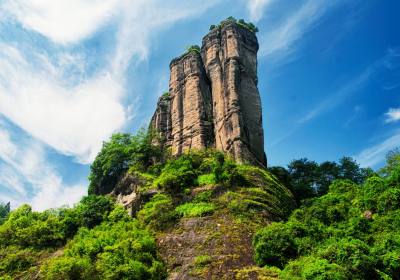 秋天去武夷山找旅行社怎么安排？赏秋机位、夜游与进山规矩一次说清