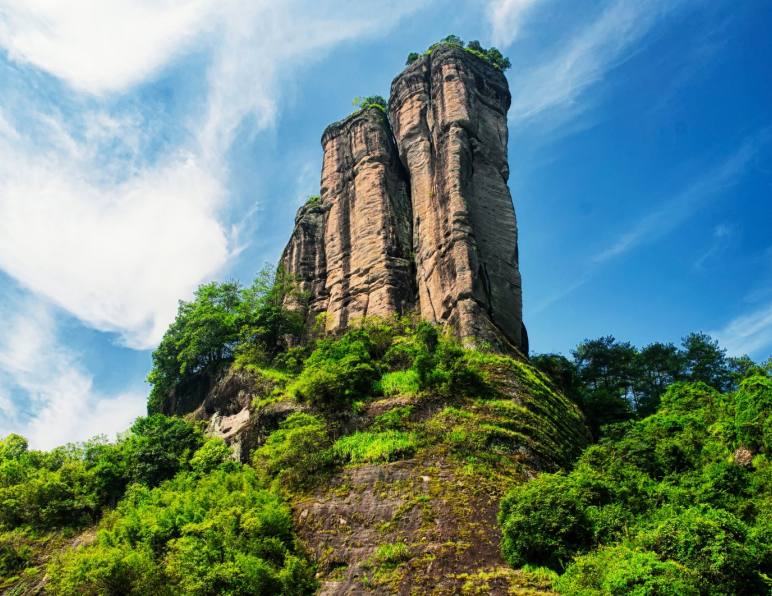 秋天去武夷山找旅行社怎么安排？赏秋机位、夜游与进山规矩一次说清