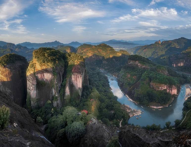 武夷山冬季茶文化之旅怎么安排？找旅行社定制岩茶路线的行程与贴士